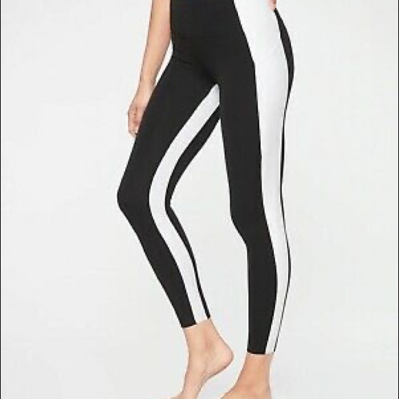 Athleta Pants - Athleta yin 7/8 tight